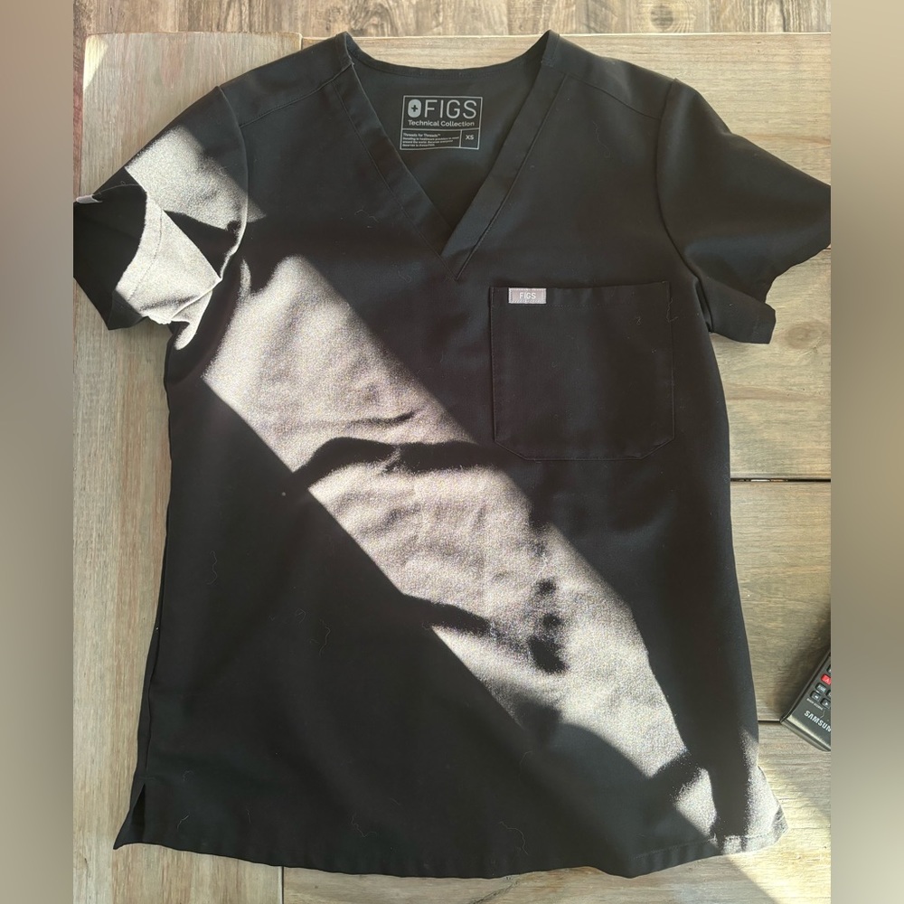 Figs Womens black Catarina one pocket scrub top size small